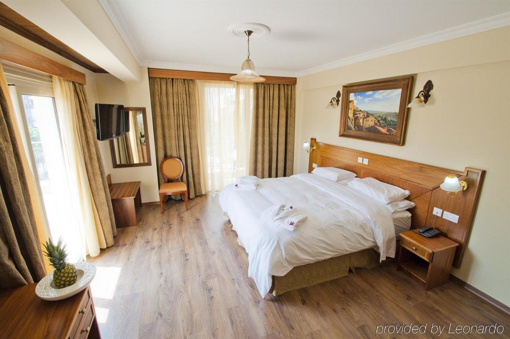 Semeli Hotel Никозия Стая снимка